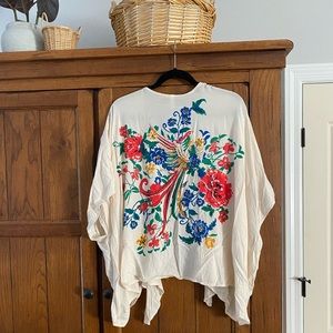 Super chic mini kimono. Like new. Worn a handful of times. No flaws.